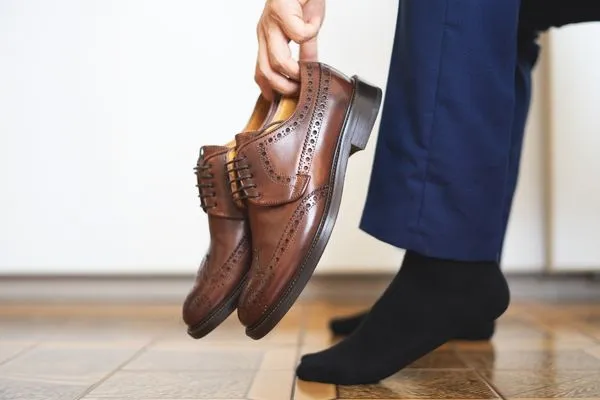 10 Expert Tips to Match Shoes with Outfits Perfectly